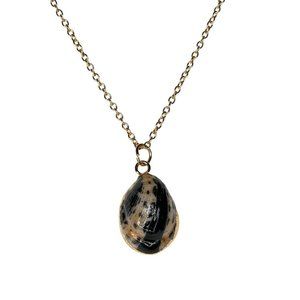 Goldtone 18" Chain Necklace Naural Shell Pendant Beachy Design Small Delicate